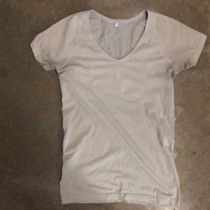 Lululemon size 8 workout top lavender